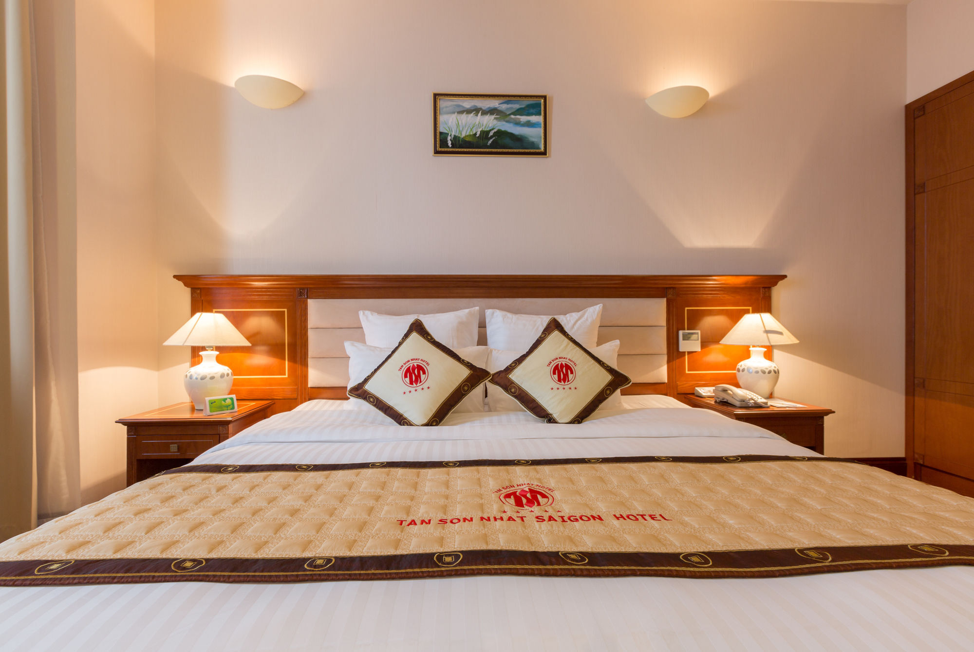 Tan Son Nhat Saigon Hotel Хошимин Экстерьер фото